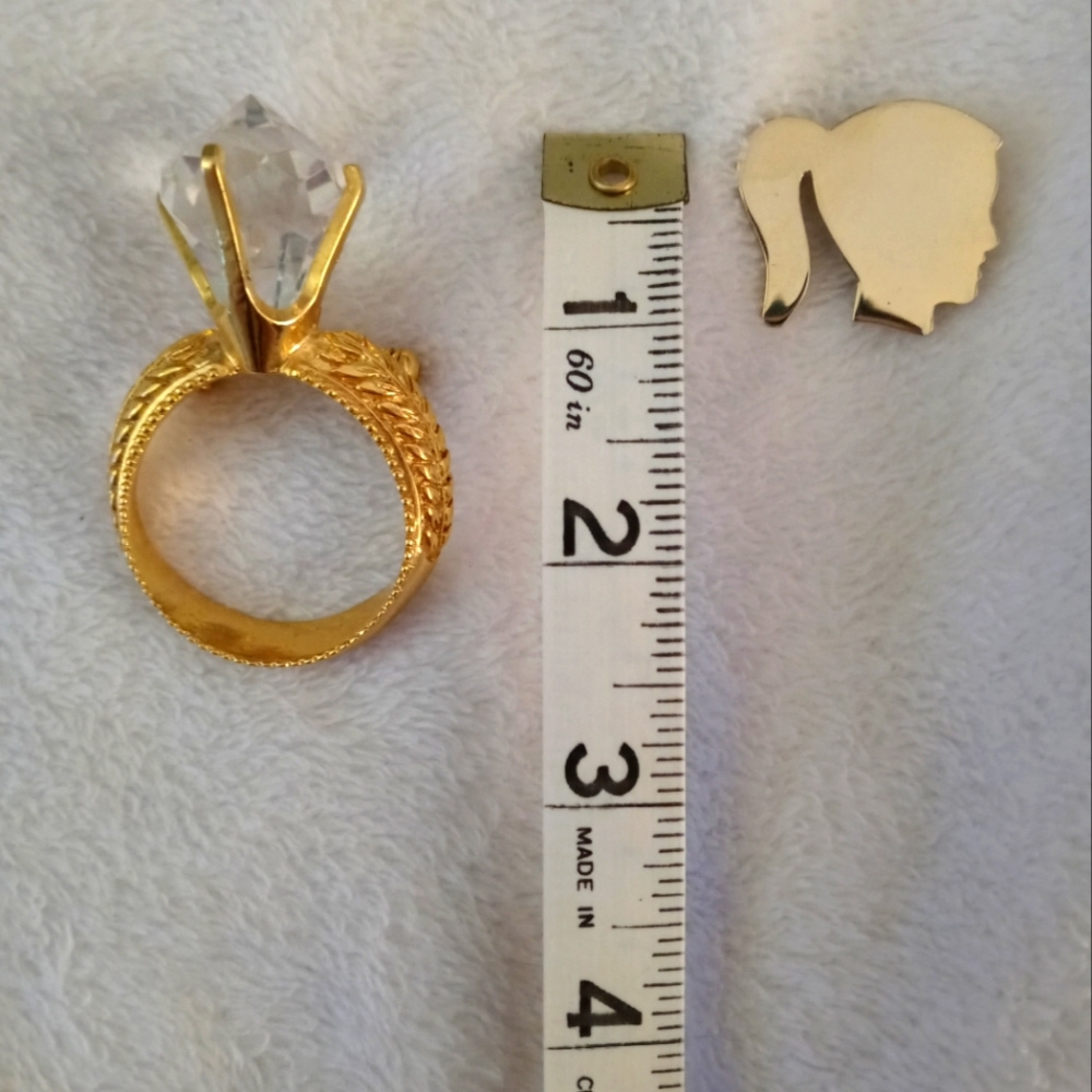 Vintage gold tone Barbie vibes brooches set of 2